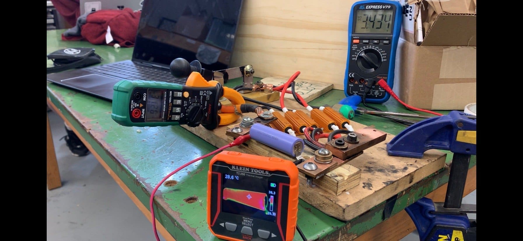 Cell test bench, early prototype